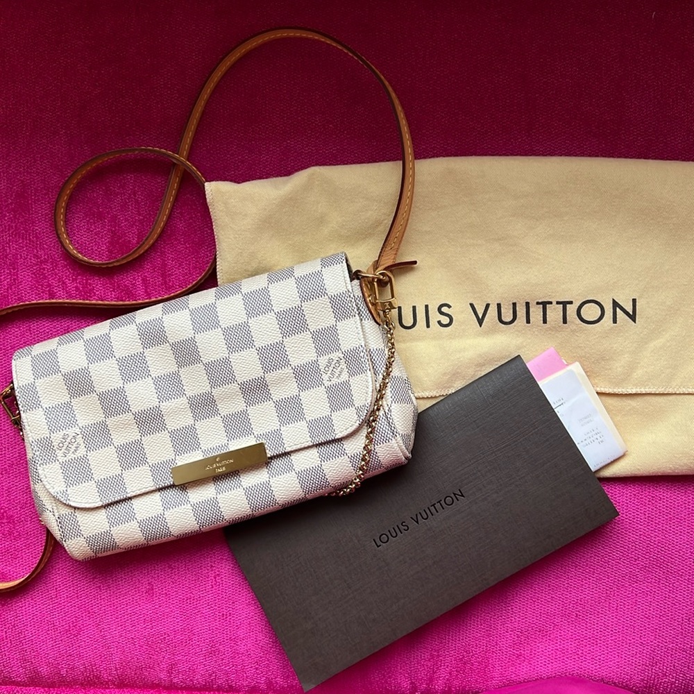 Louis Vuitton favorite pm . Discontinued! Grab this while it’s available!